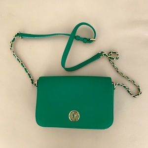 DKNY Green cross-body bag 💚